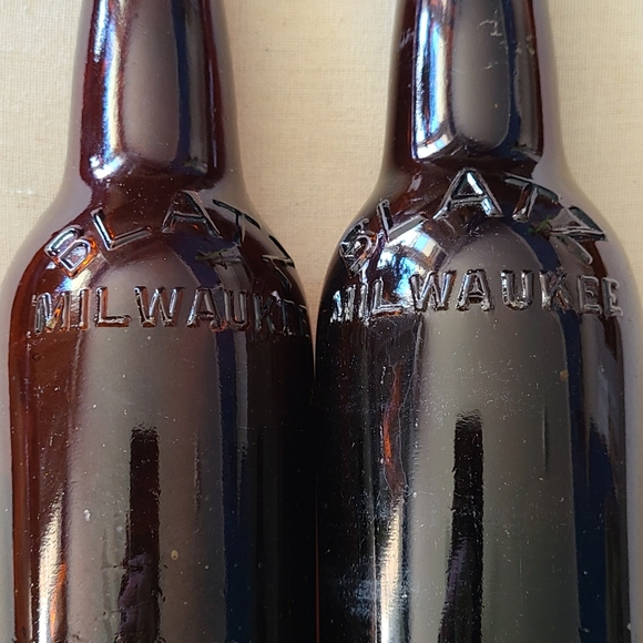 BLATZ BREWING CO. Vintage BEER Bottle, Milwaukee Wisc EMBOSSED, Empty, Set Of 2 - Picture 3 of 10